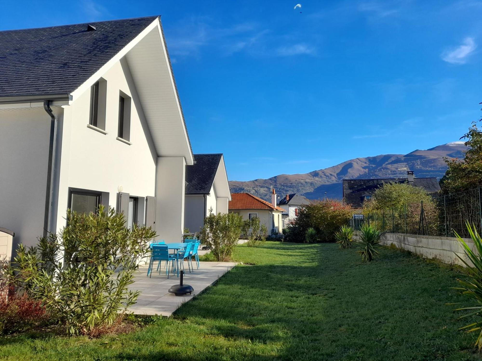 Gite Les Lys Fleurs Des Pyrenees Argelès-Gazost Exteriör bild